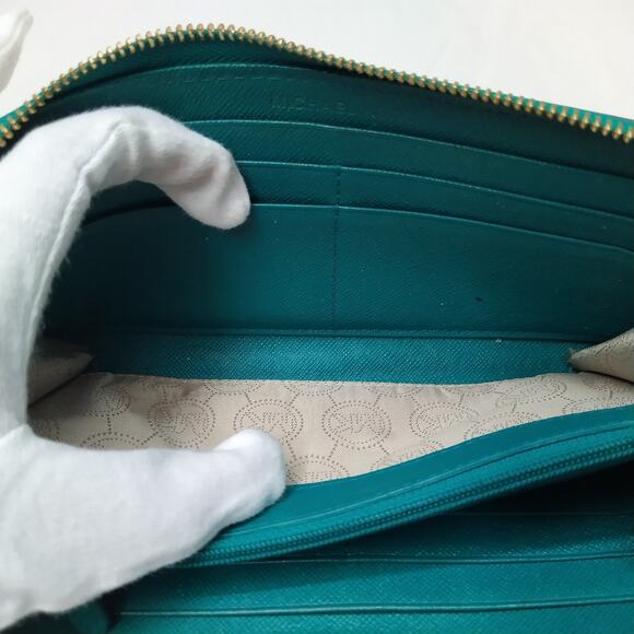 Michael Kors Green Leather Snakeskin Embossed Zip Around Credit Card Wallet - Picture 10 of 16